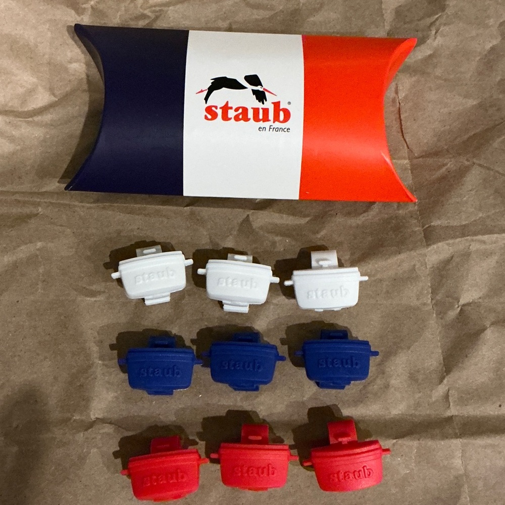 Staub plastic clip protectors, set of 9 pcs for cast iron pots, new in package.